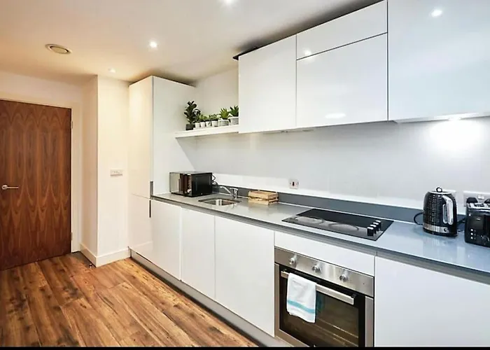 Modern 2-Bedroom Kingsize Apartment City Centre