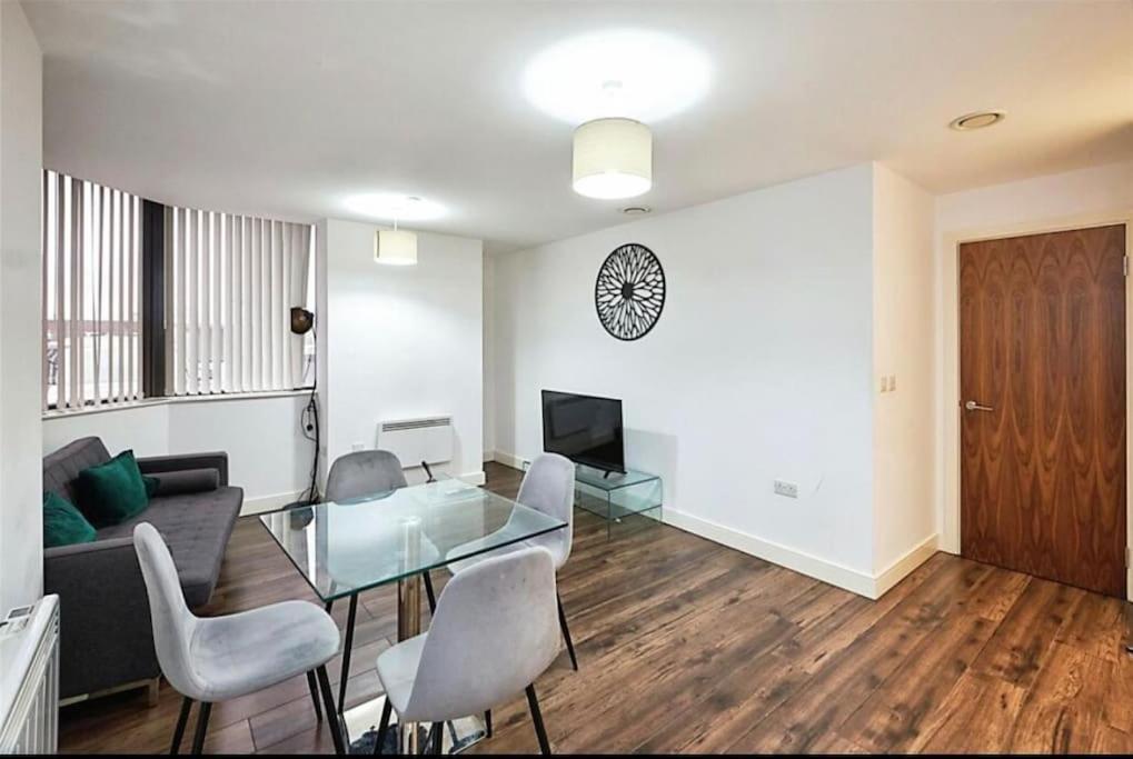 Modern 2-bedroom Kingsize Centre Appartamento